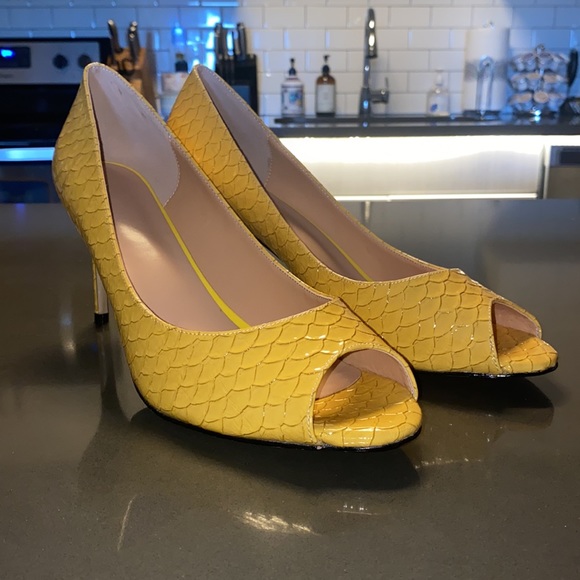 NWT Eldof Peep Toe Pumps in Yellow Snake - Picture 7 of 12